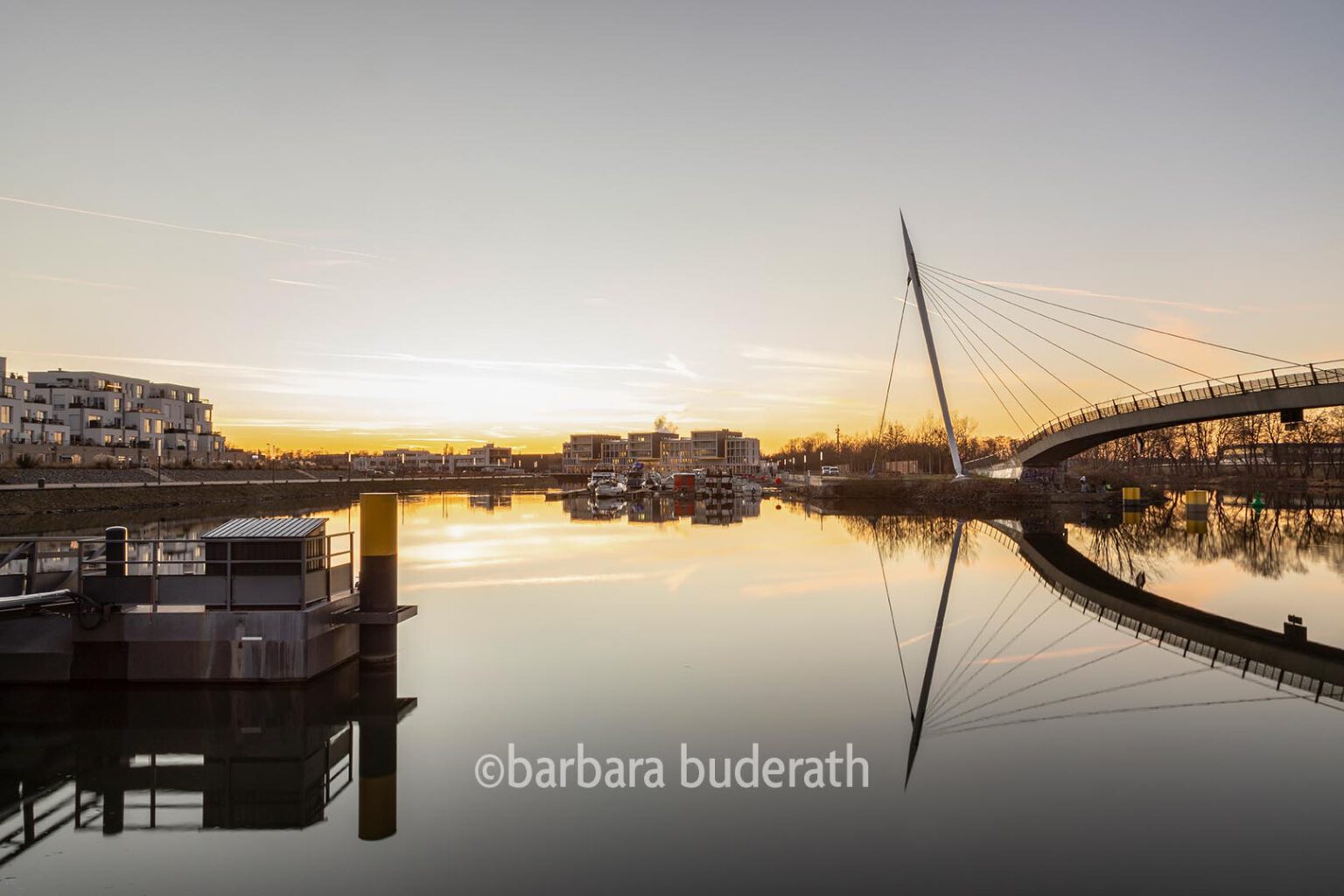 Stölting Harbour am Rhein-Herne-Kanal im Sonnenuntergang