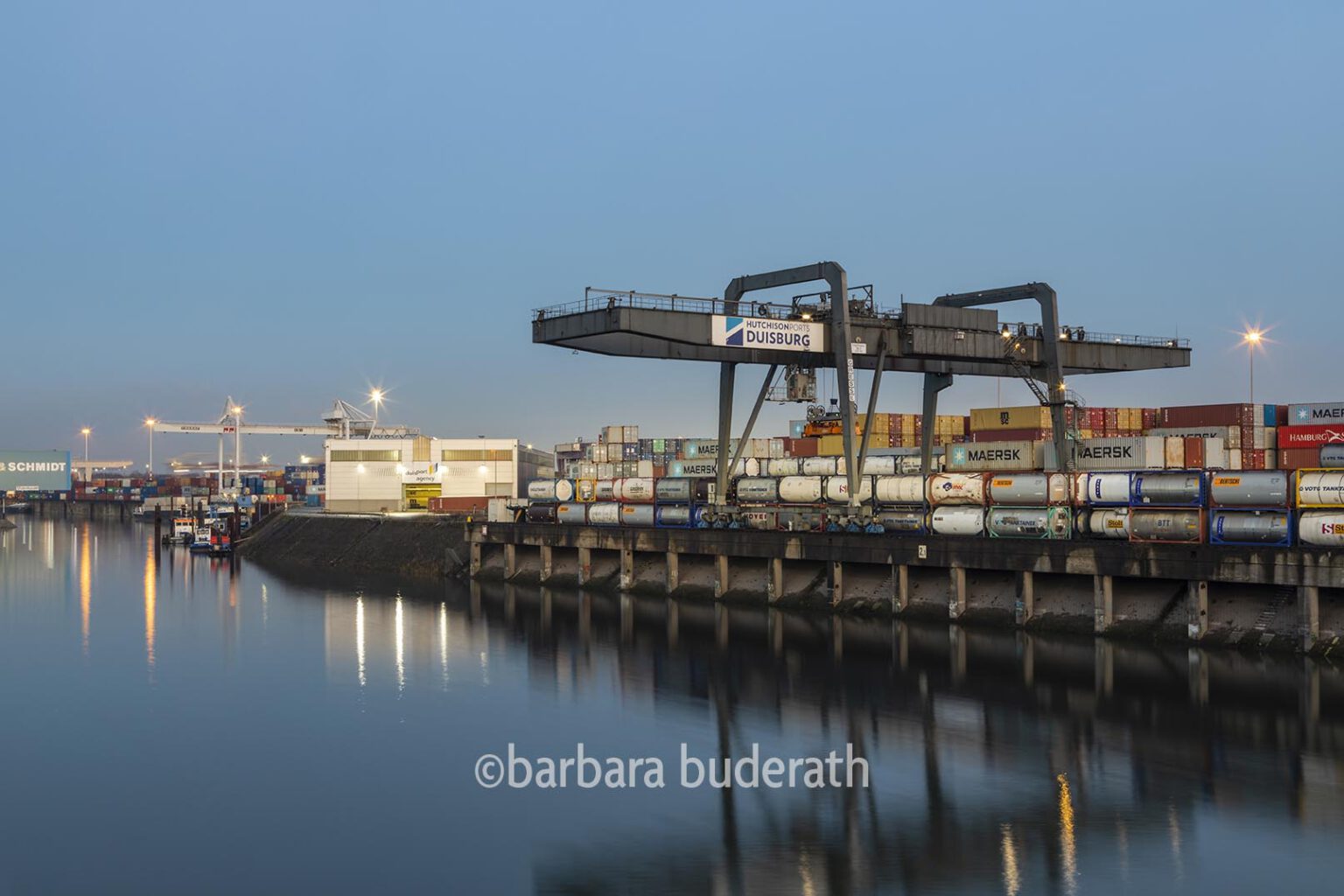 Grosser Containerkran in Duisburg Ruhrort